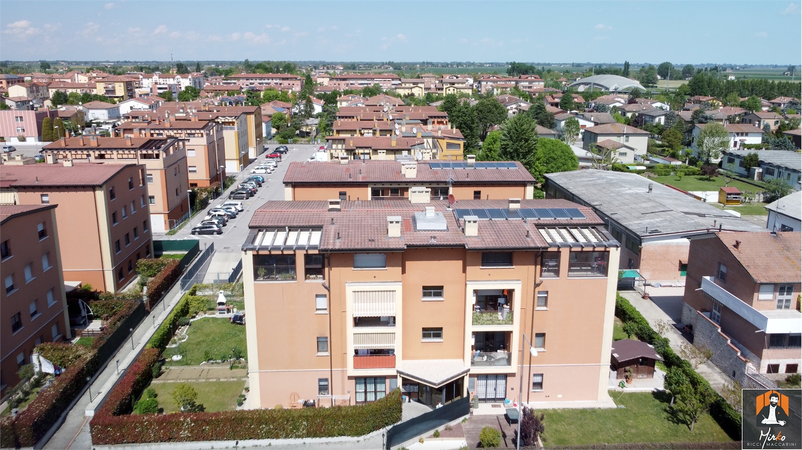 APPARTAMENTO CON 2 AMPIE CAMERE, 2 BAGNI E GARAGE