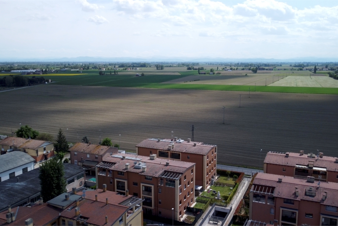 APPARTAMENTO CON 2 AMPIE CAMERE, 2 BAGNI E GARAGE