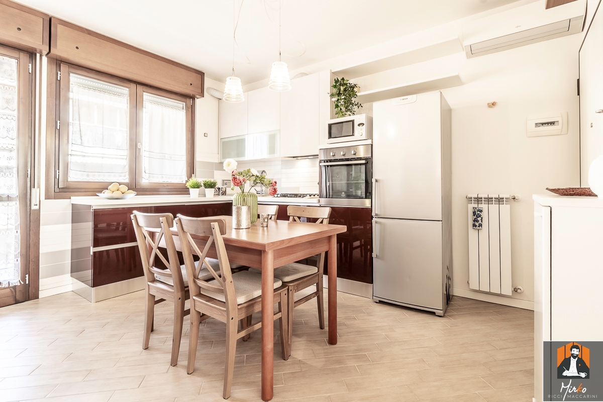 APPARTAMENTO CON 2 AMPIE CAMERE, 2 BAGNI E GARAGE