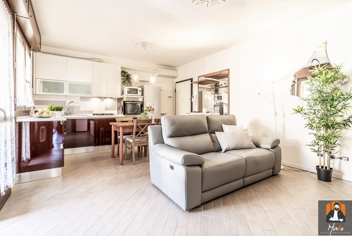 APPARTAMENTO CON 2 AMPIE CAMERE, 2 BAGNI E GARAGE