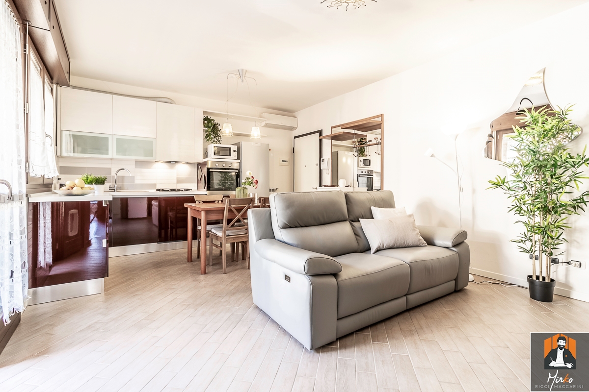 APPARTAMENTO CON 2 AMPIE CAMERE, 2 BAGNI E GARAGE