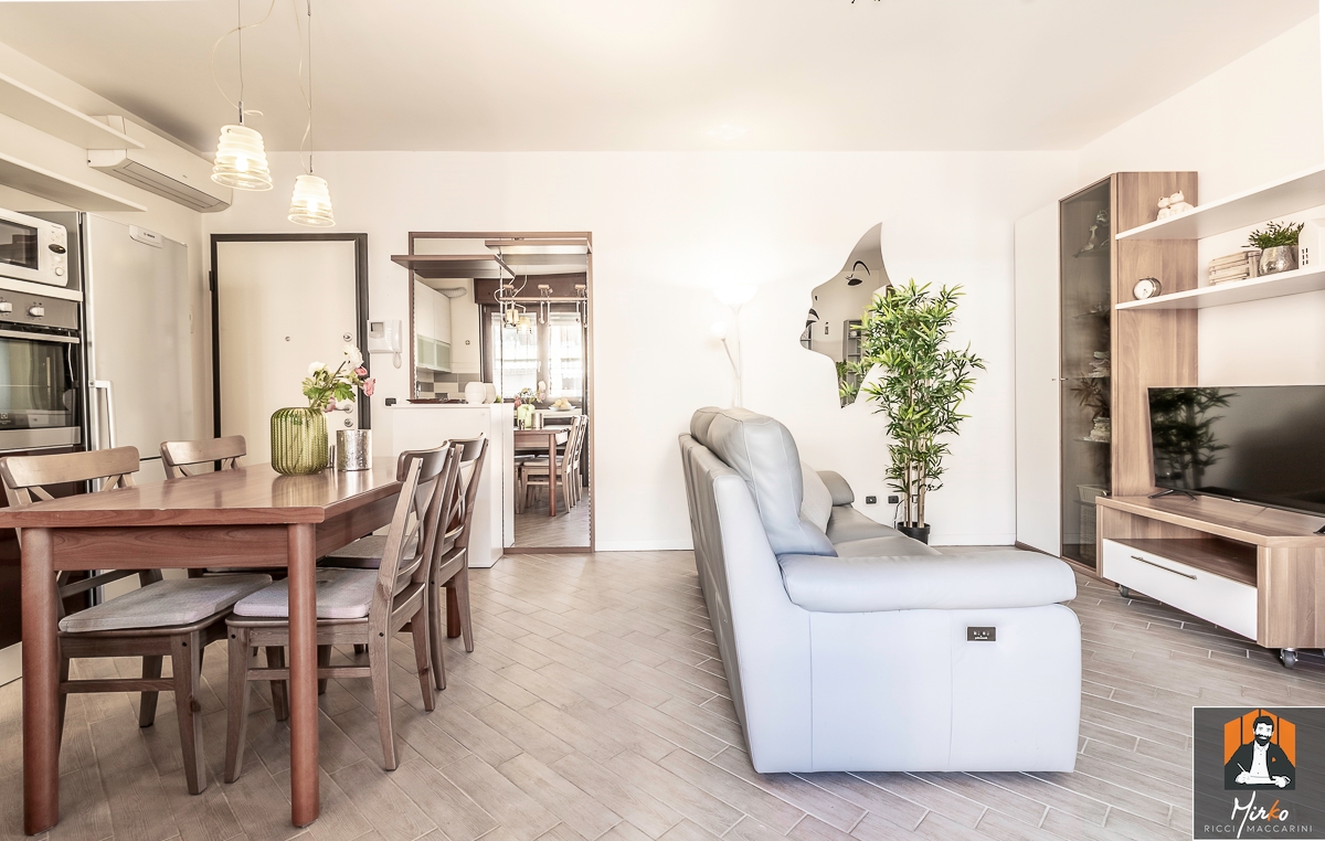 APPARTAMENTO CON 2 AMPIE CAMERE, 2 BAGNI E GARAGE