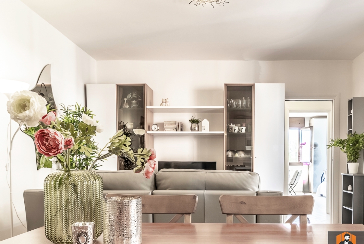 APPARTAMENTO CON 2 AMPIE CAMERE, 2 BAGNI E GARAGE