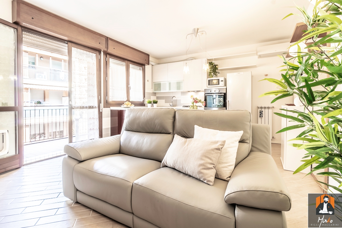 APPARTAMENTO CON 2 AMPIE CAMERE, 2 BAGNI E GARAGE