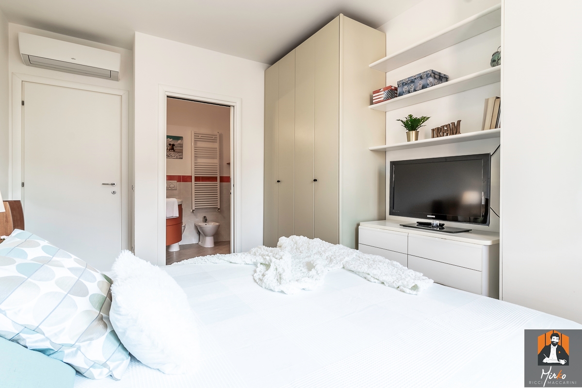 APPARTAMENTO CON 2 AMPIE CAMERE, 2 BAGNI E GARAGE