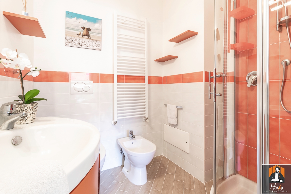 APPARTAMENTO CON 2 AMPIE CAMERE, 2 BAGNI E GARAGE