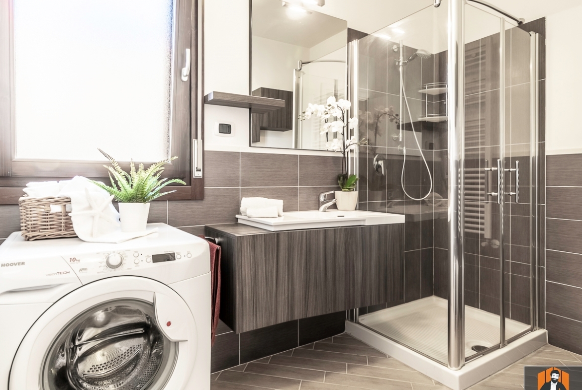 APPARTAMENTO CON 2 AMPIE CAMERE, 2 BAGNI E GARAGE