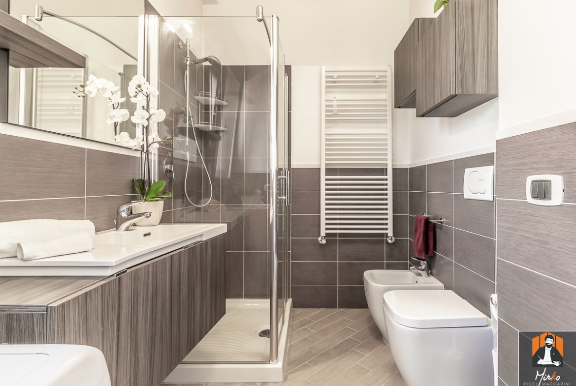 APPARTAMENTO CON 2 AMPIE CAMERE, 2 BAGNI E GARAGE