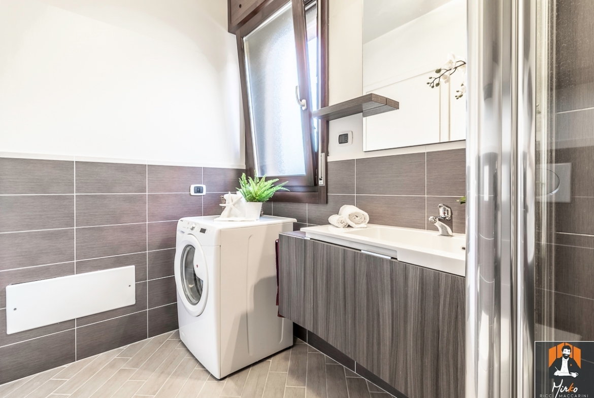 APPARTAMENTO CON 2 AMPIE CAMERE, 2 BAGNI E GARAGE