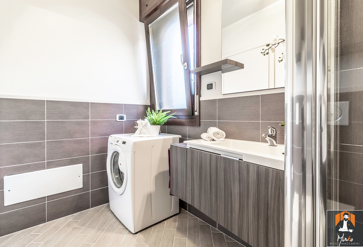 APPARTAMENTO CON 2 AMPIE CAMERE, 2 BAGNI E GARAGE