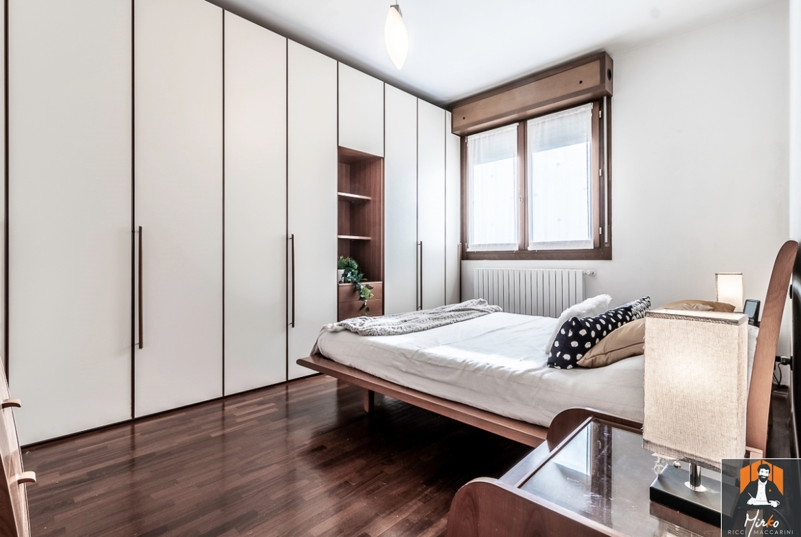 APPARTAMENTO, 2/4 CAMERE, 2 BAGNI E GARAGE