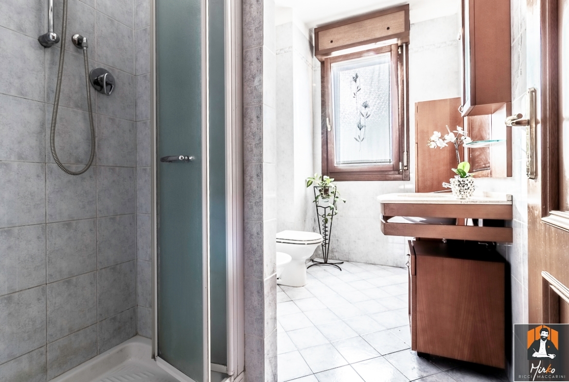 APPARTAMENTO, 2/4 CAMERE, 2 BAGNI E GARAGE