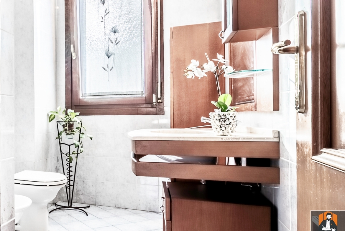 APPARTAMENTO, 2/4 CAMERE, 2 BAGNI E GARAGE