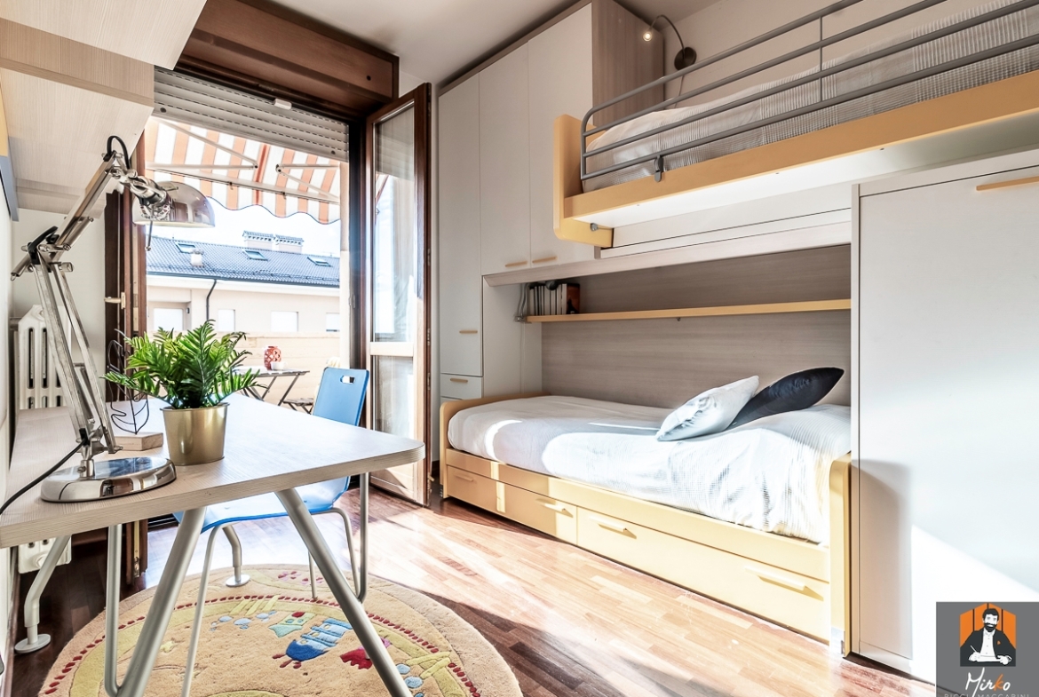 APPARTAMENTO, 2/4 CAMERE, 2 BAGNI E GARAGE
