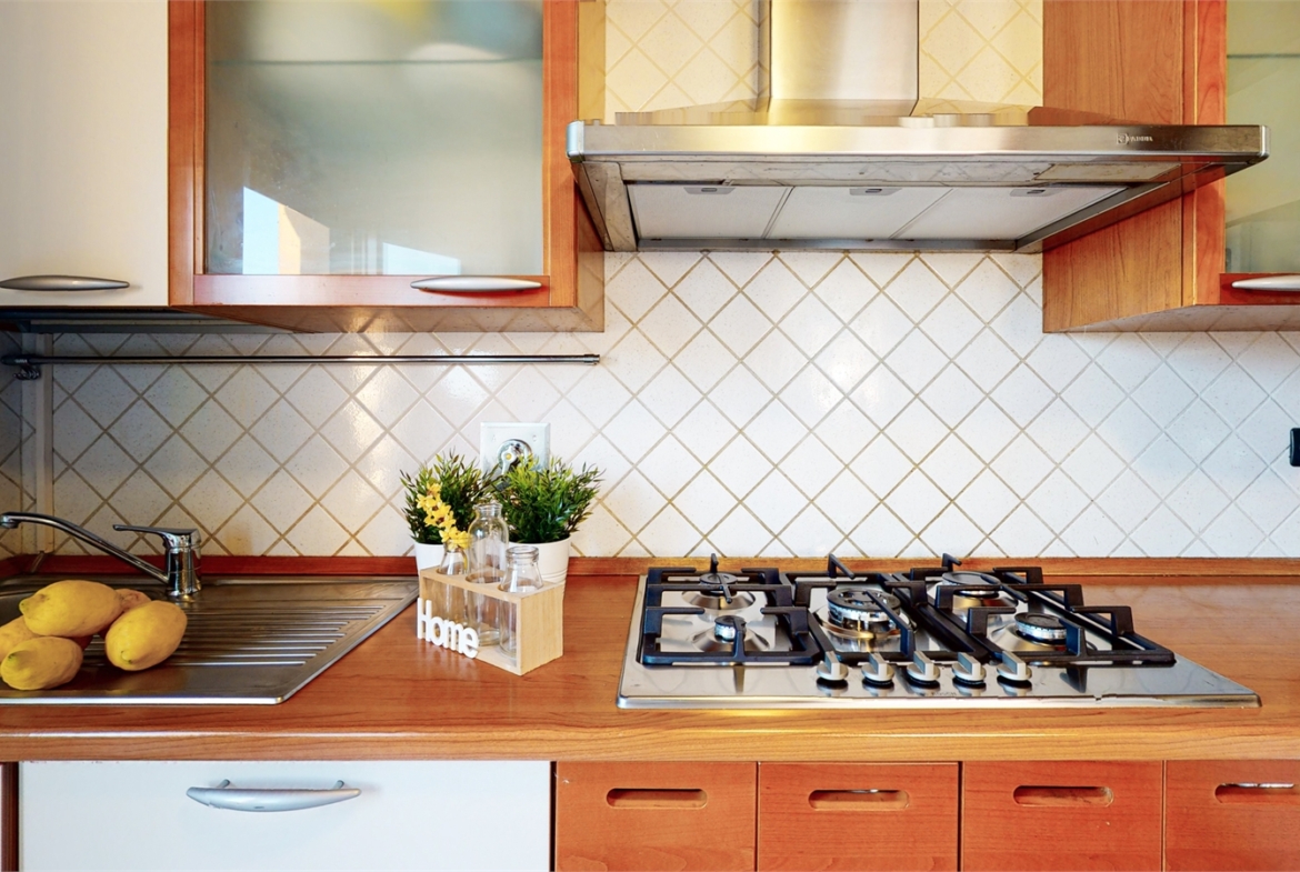 APPARTAMENTO, 2/4 CAMERE, 2 BAGNI E GARAGE