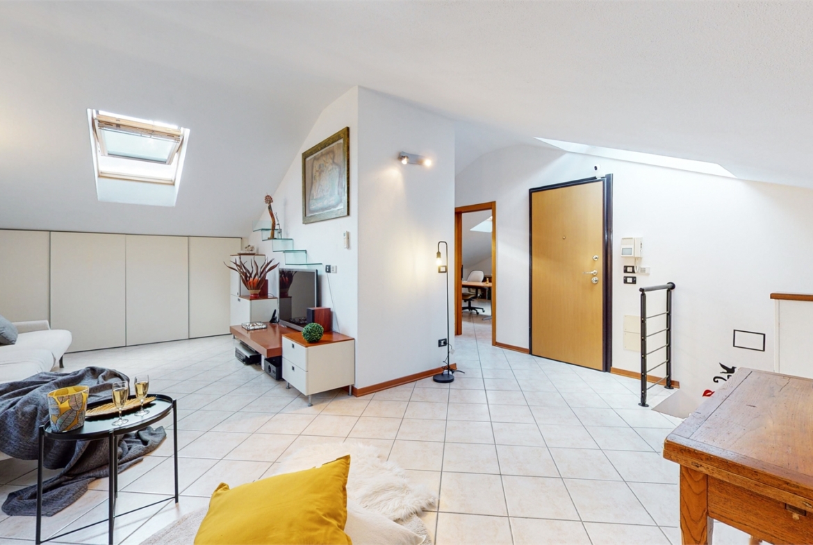 APPARTAMENTO, 2/4 CAMERE, 2 BAGNI E GARAGE