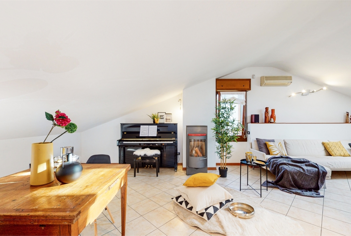 APPARTAMENTO, 2/4 CAMERE, 2 BAGNI E GARAGE