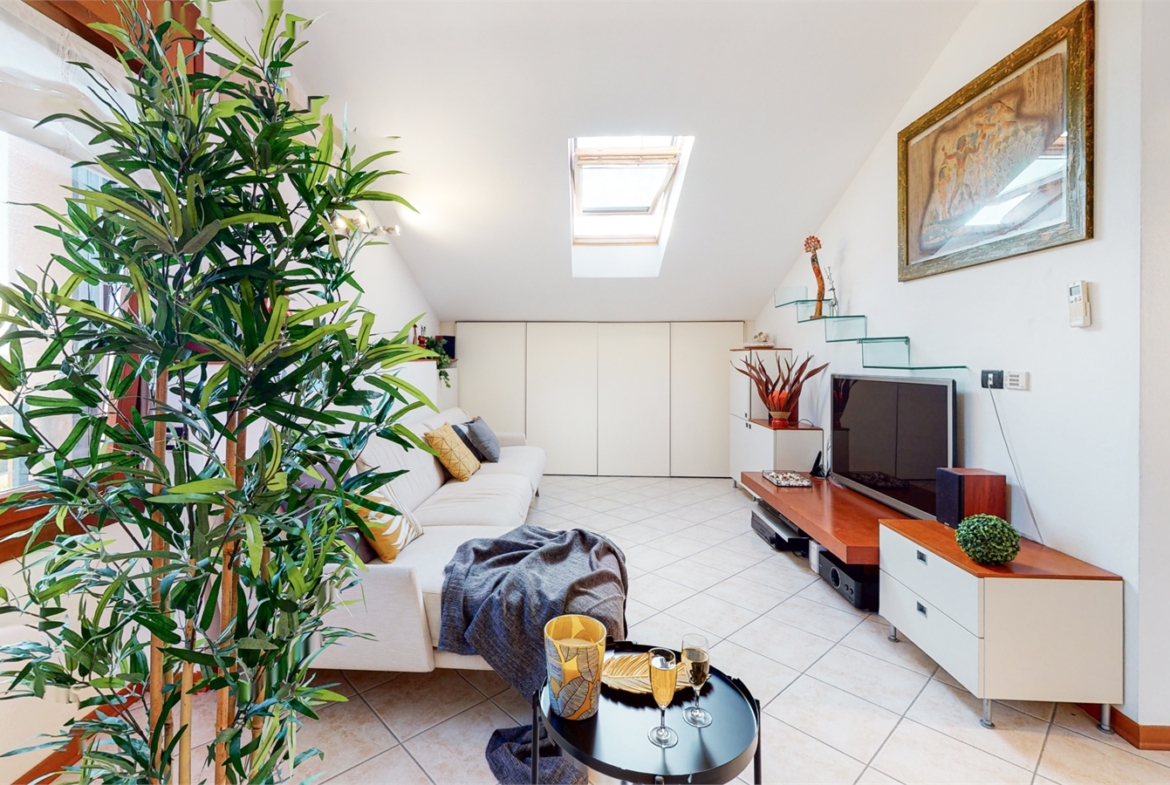APPARTAMENTO, 2/4 CAMERE, 2 BAGNI E GARAGE