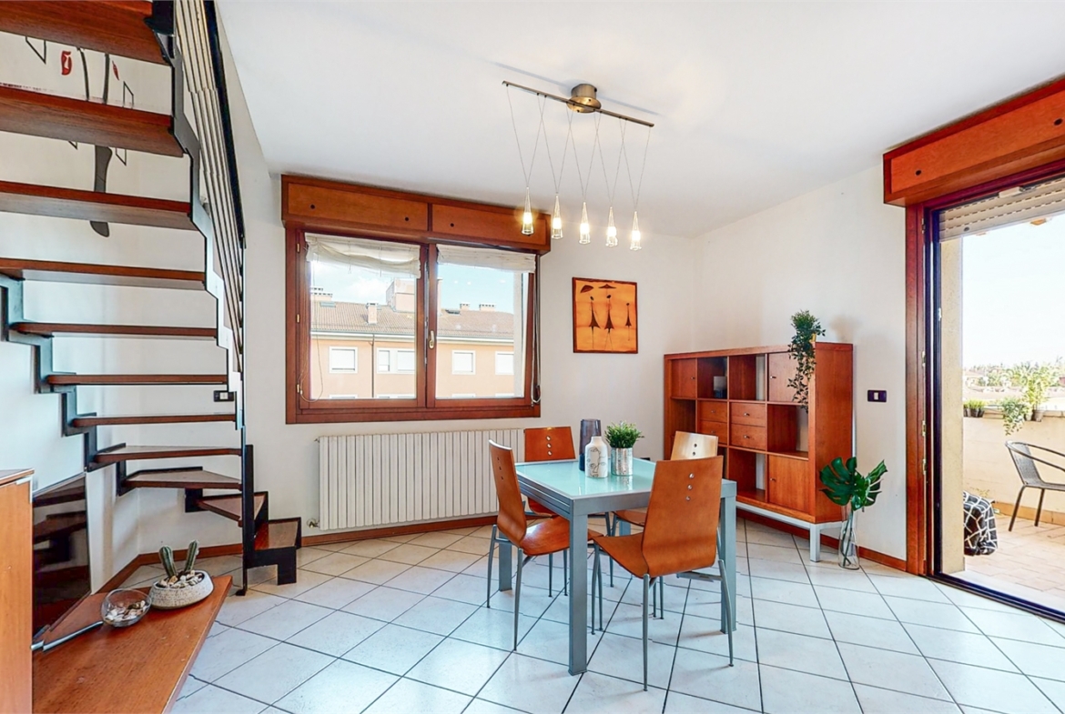 APPARTAMENTO, 2/4 CAMERE, 2 BAGNI E GARAGE