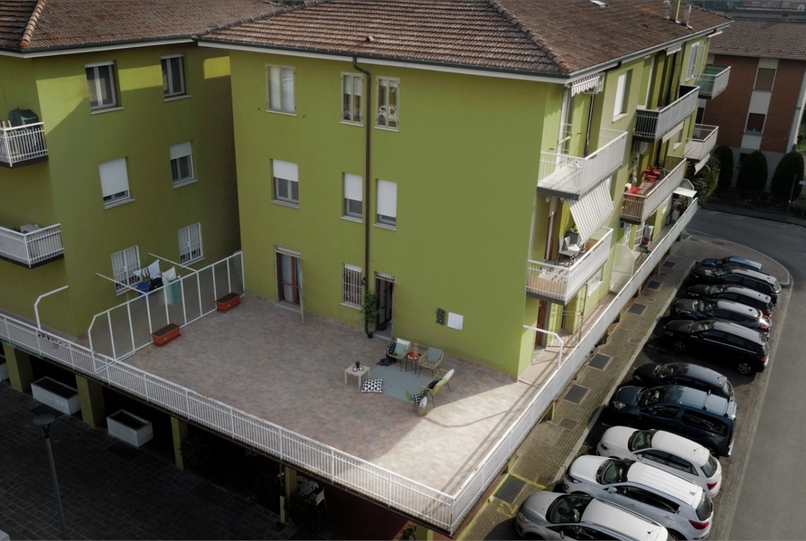 APPARTAMENTO CON TERRAZZO DI 90MQ E GARAGE