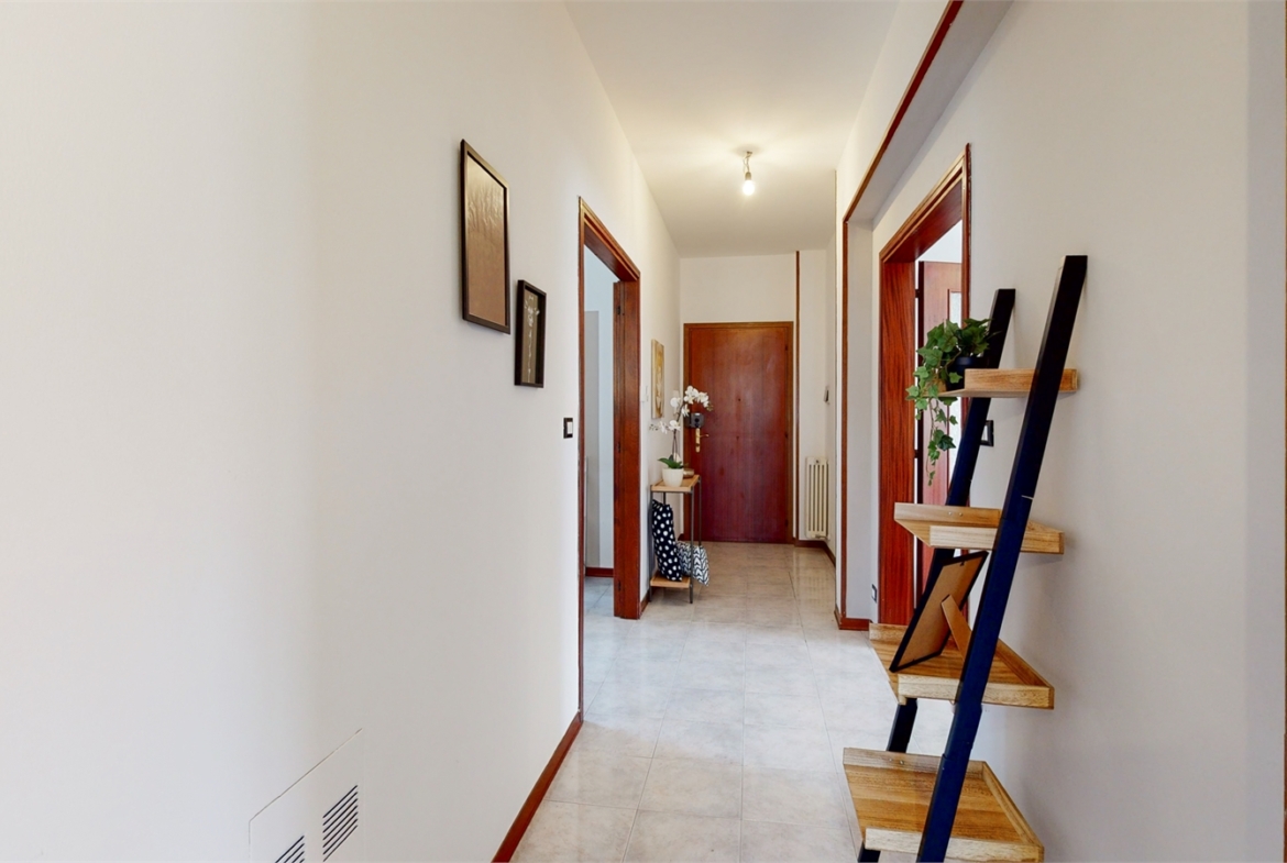 APPARTAMENTO CON TERRAZZO DI 90MQ E GARAGE