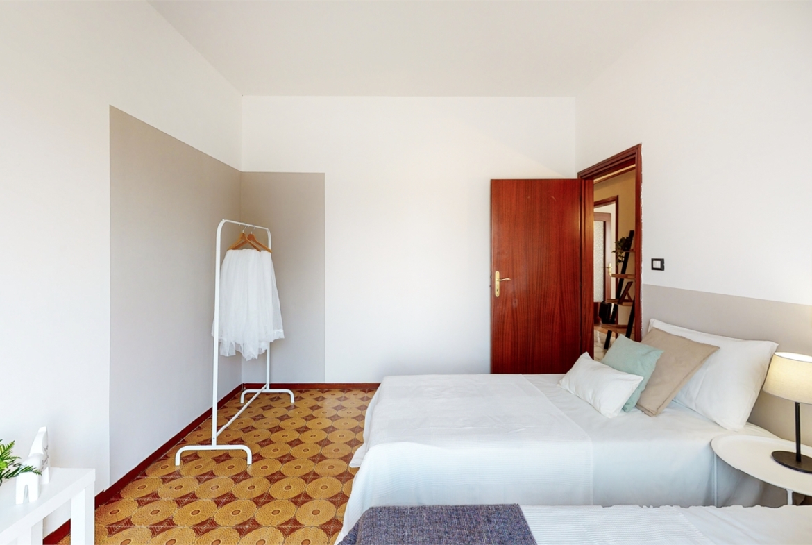 APPARTAMENTO CON TERRAZZO DI 90MQ E GARAGE