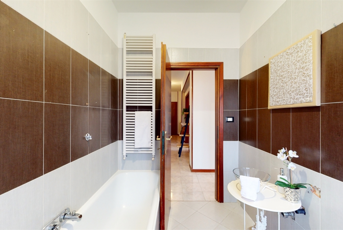 APPARTAMENTO CON TERRAZZO DI 90MQ E GARAGE