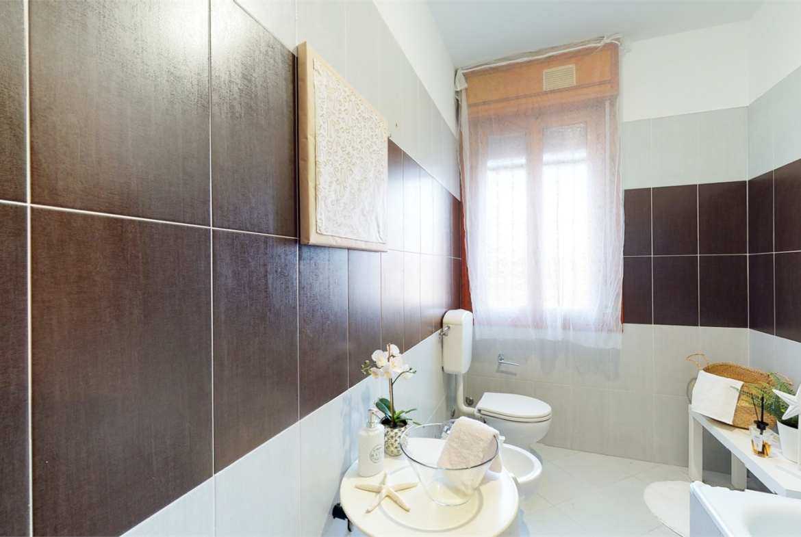 APPARTAMENTO CON TERRAZZO DI 90MQ E GARAGE