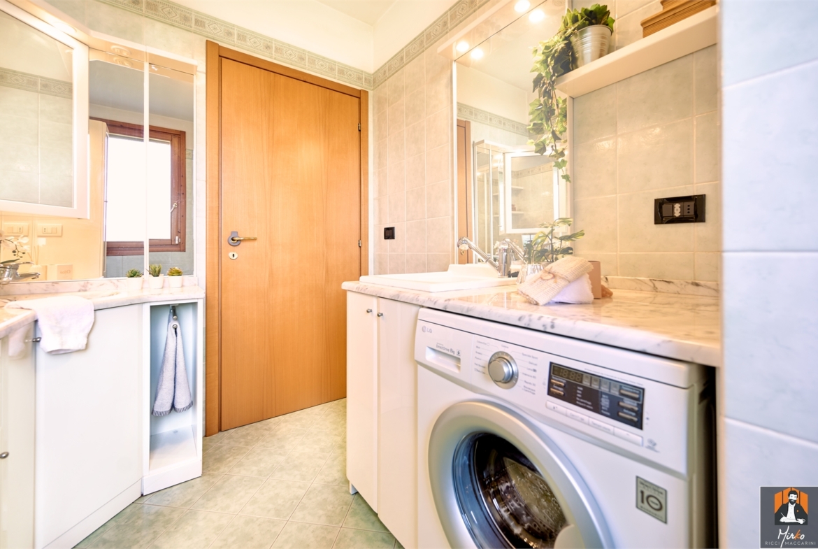 APPARTAMENTO CON TERRAZZO, STUDIO E GARAGE DOPPIO
