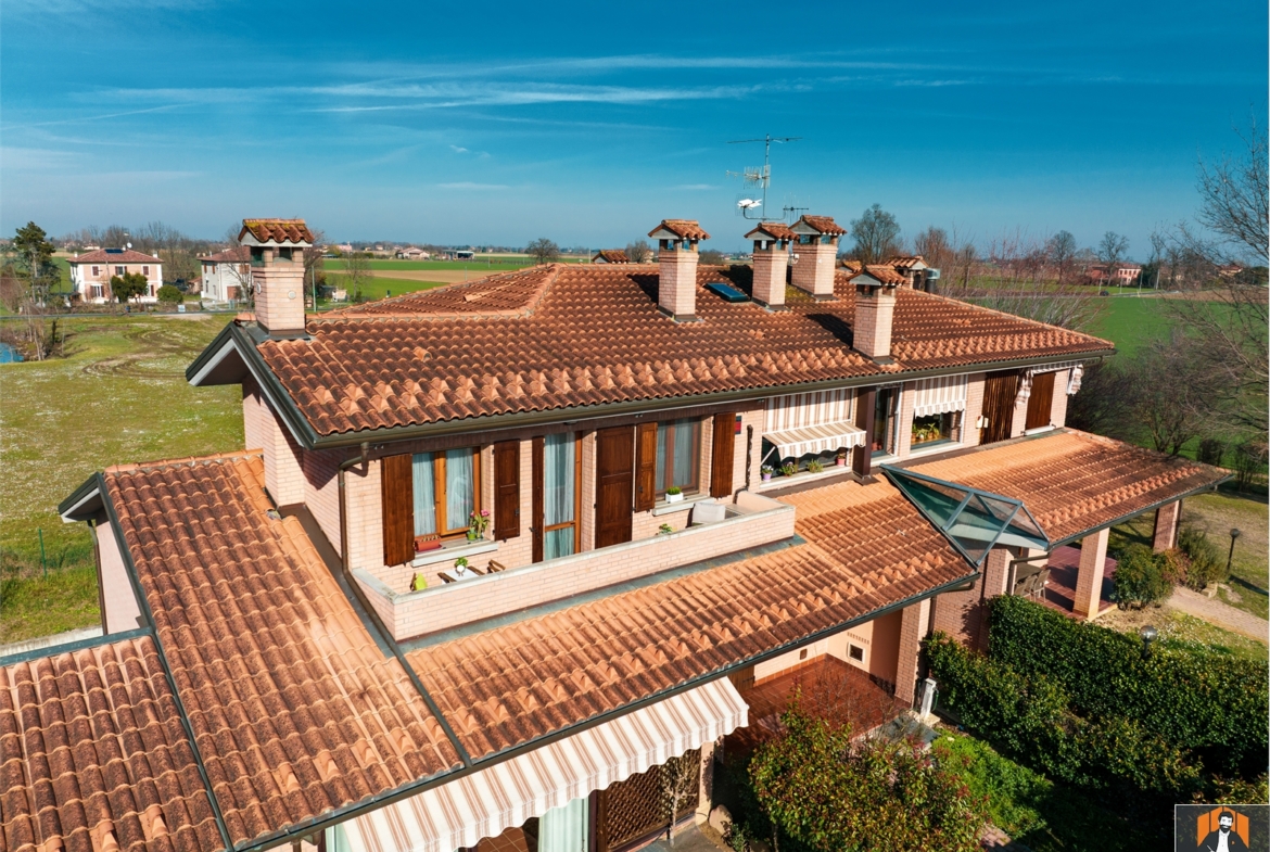 APPARTAMENTO CON TERRAZZO, STUDIO E GARAGE DOPPIO