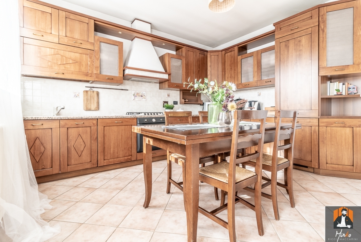APPARTAMENTO CON TERRAZZO, STUDIO E GARAGE DOPPIO