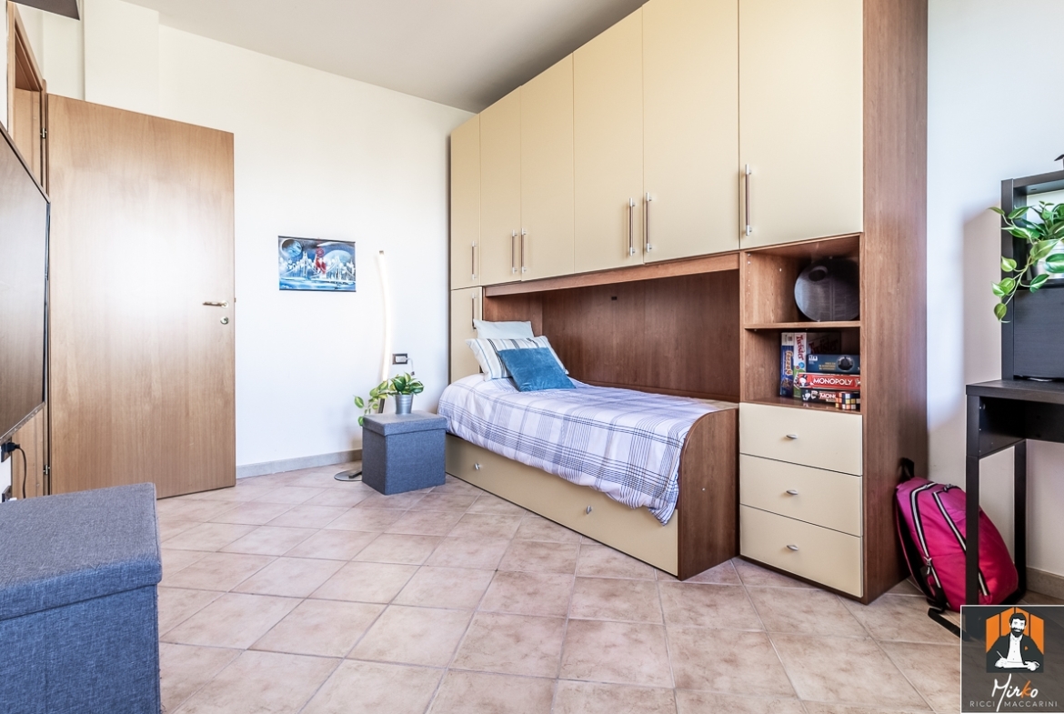 APPARTAMENTO CON TERRAZZO, STUDIO E GARAGE DOPPIO