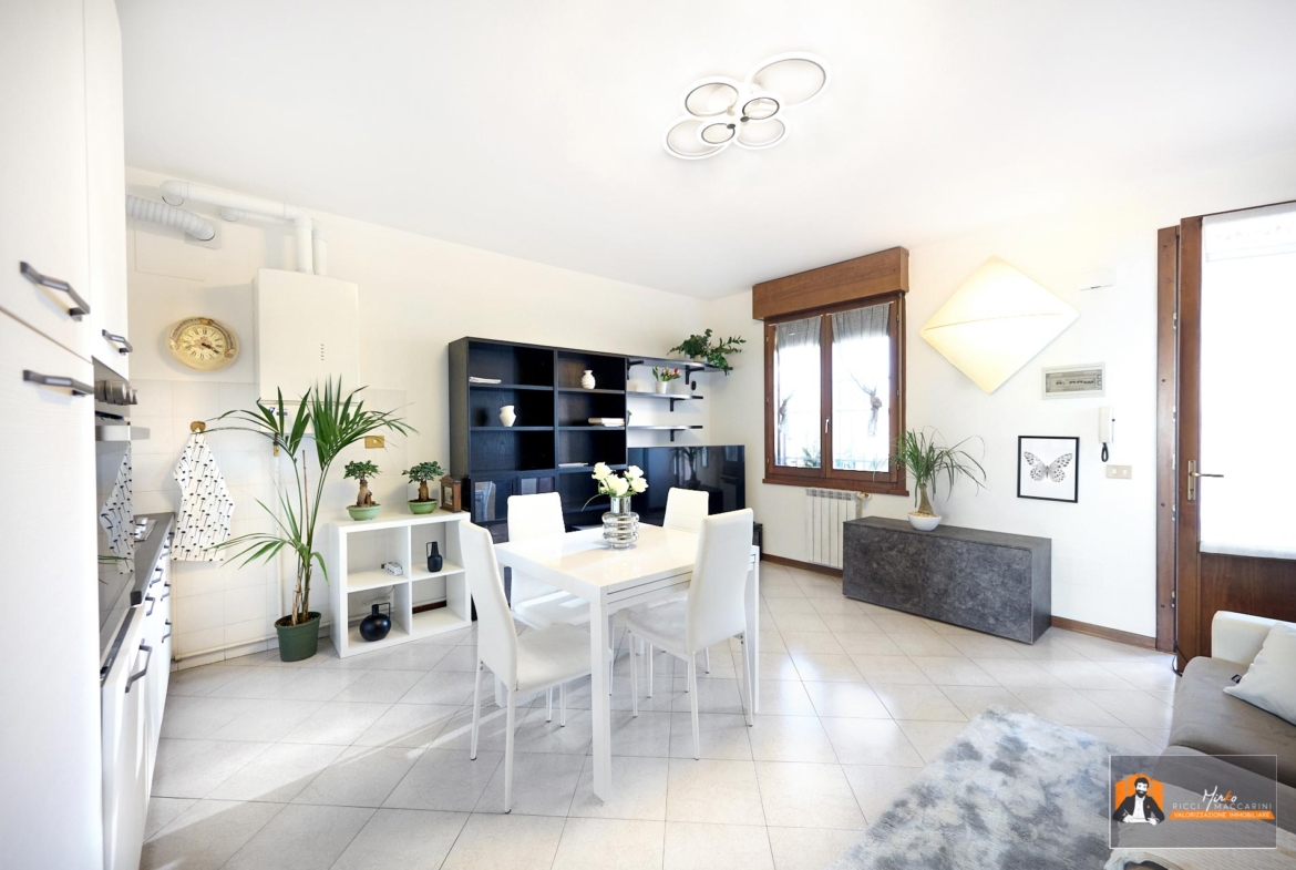 UN FIORE DI CASA