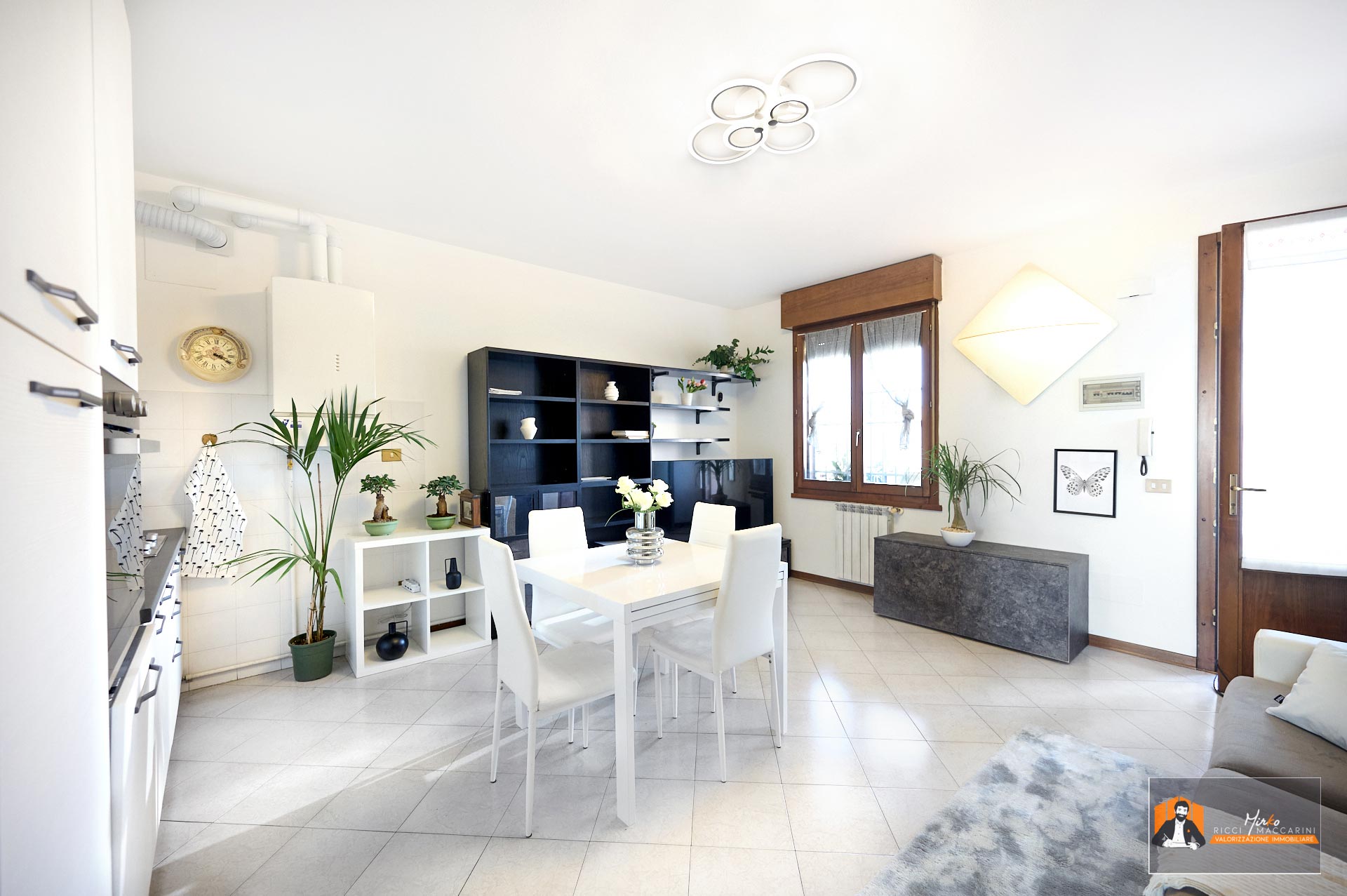 UN FIORE DI CASA