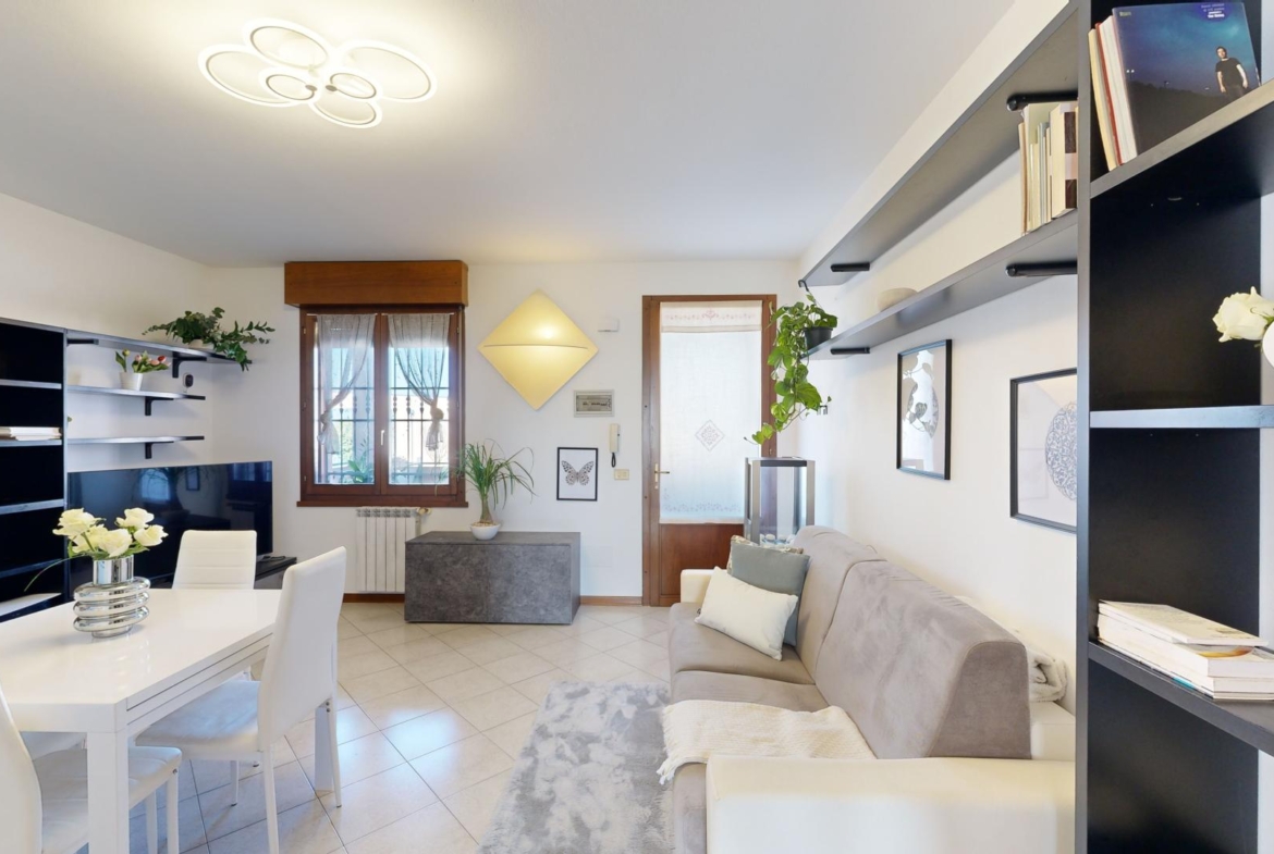 UN FIORE DI CASA