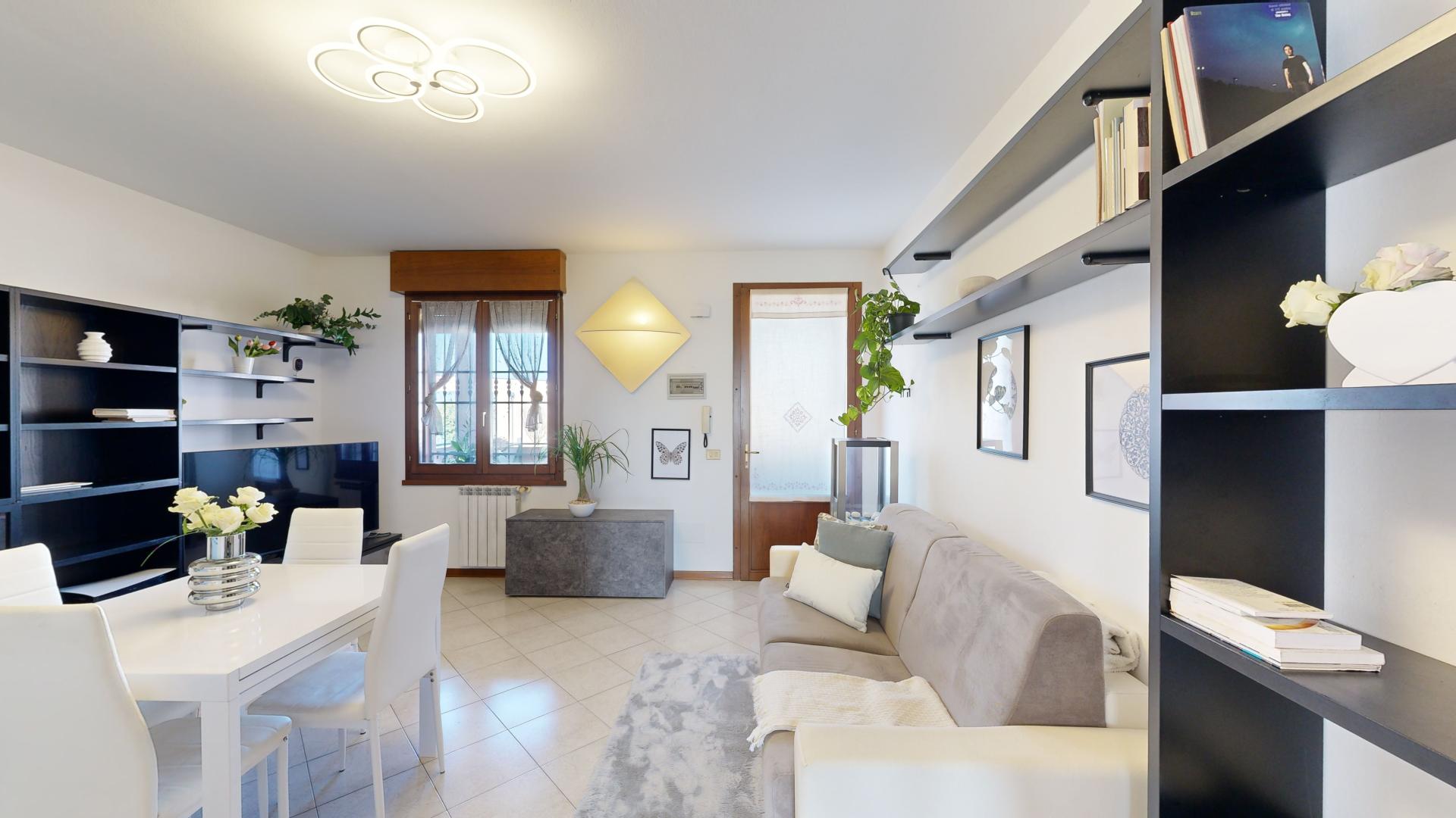 UN FIORE DI CASA