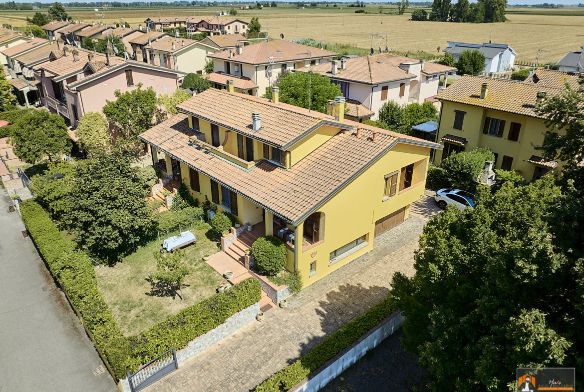 FUNZIONALE, SPAZIOSA ED ELEGANTE CASA A BARICELLA, BOLOGNA