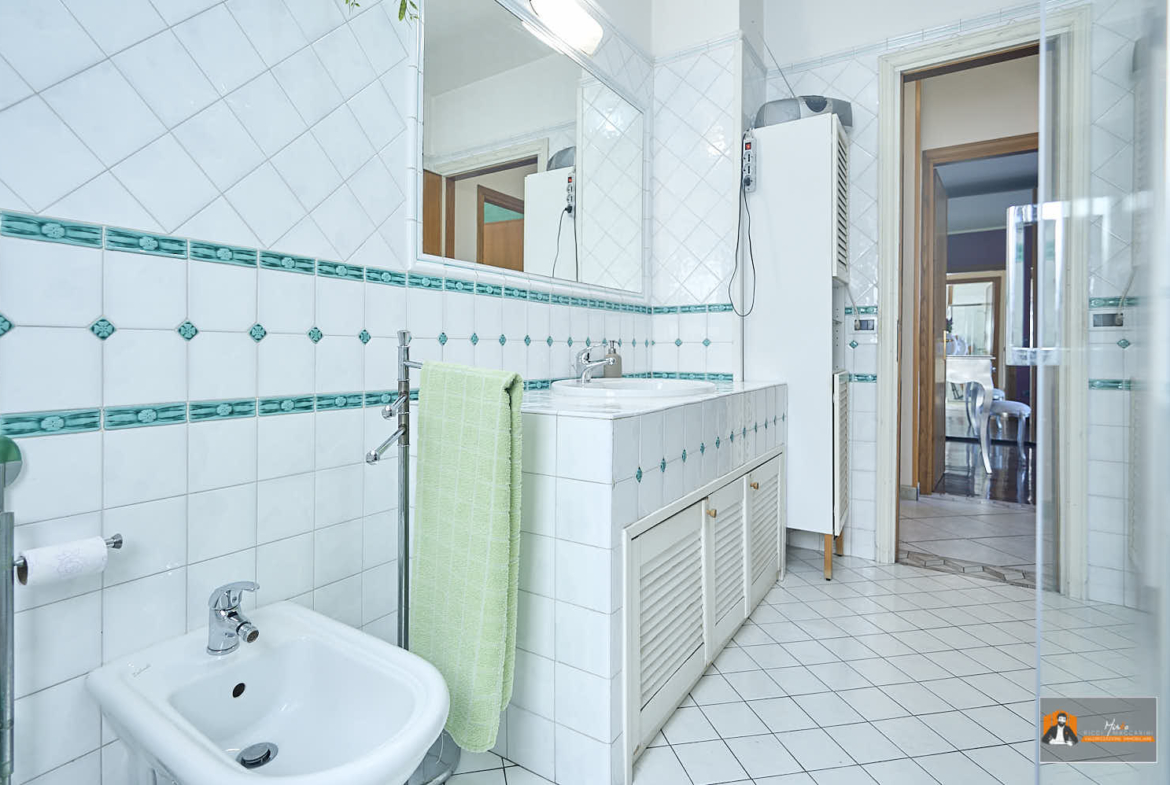 FUNZIONALE, SPAZIOSA ED ELEGANTE CASA A BARICELLA, BOLOGNA