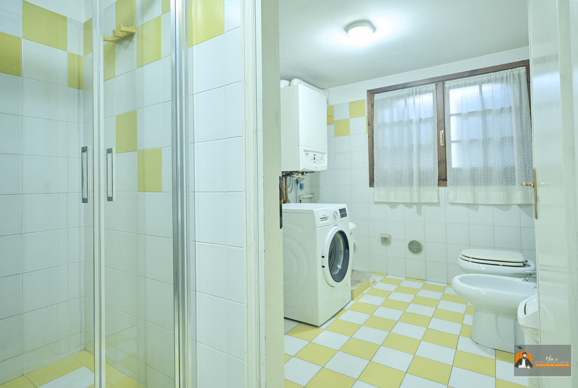 FUNZIONALE, SPAZIOSA ED ELEGANTE CASA A BARICELLA, BOLOGNA