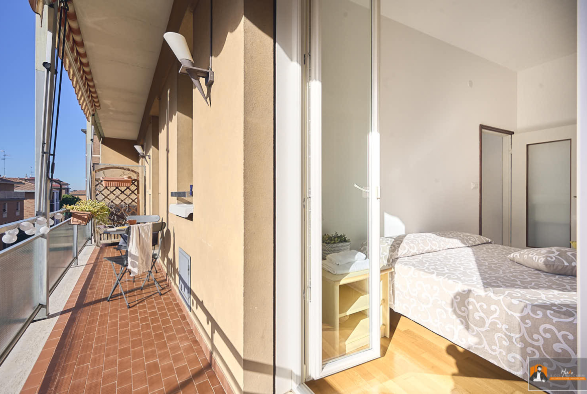 LUMINOSO QUADRILOCALE con TERRAZZO e ASCENSORE | In ZONA STRATEGICA e SERVITA a BOLOGNA