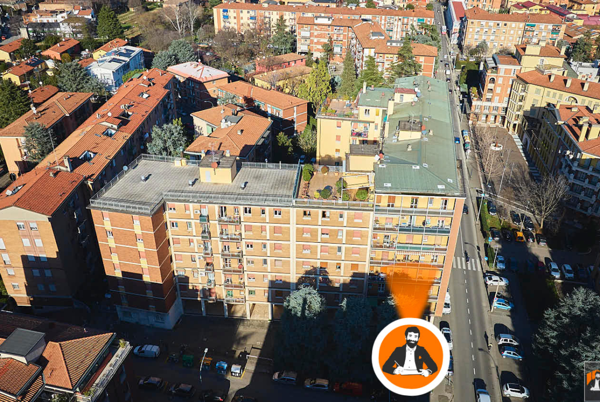 LUMINOSO QUADRILOCALE con TERRAZZO e ASCENSORE | In ZONA STRATEGICA e SERVITA a BOLOGNA