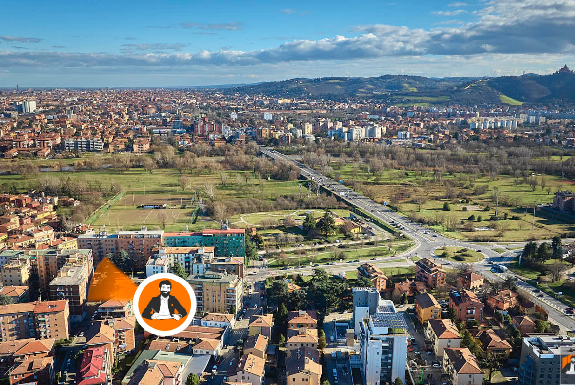 LUMINOSO QUADRILOCALE con TERRAZZO e ASCENSORE | In ZONA STRATEGICA e SERVITA a BOLOGNA
