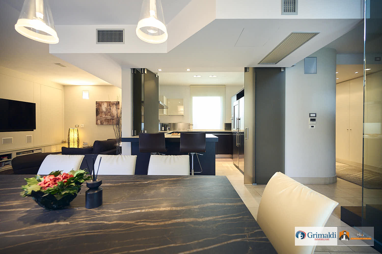 VILLA di DESIGN con PISCINA PANORAMICA e ASCENSORE PRIVATO | LUSSO e PRIVACY a CASALECCHIO di RENO