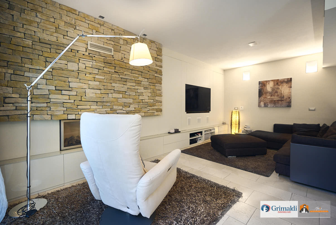 VILLA di DESIGN con PISCINA PANORAMICA e ASCENSORE PRIVATO | LUSSO e PRIVACY a CASALECCHIO di RENO