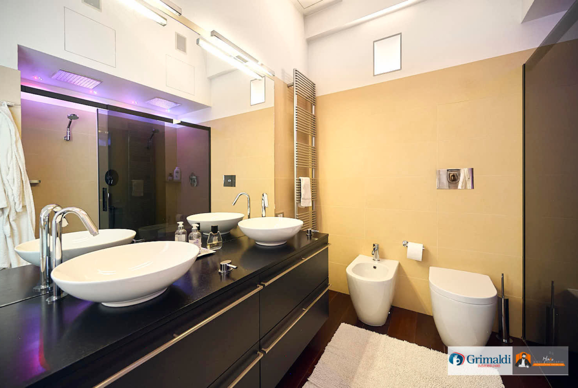 VILLA di DESIGN con PISCINA PANORAMICA e ASCENSORE PRIVATO | LUSSO e PRIVACY a CASALECCHIO di RENO