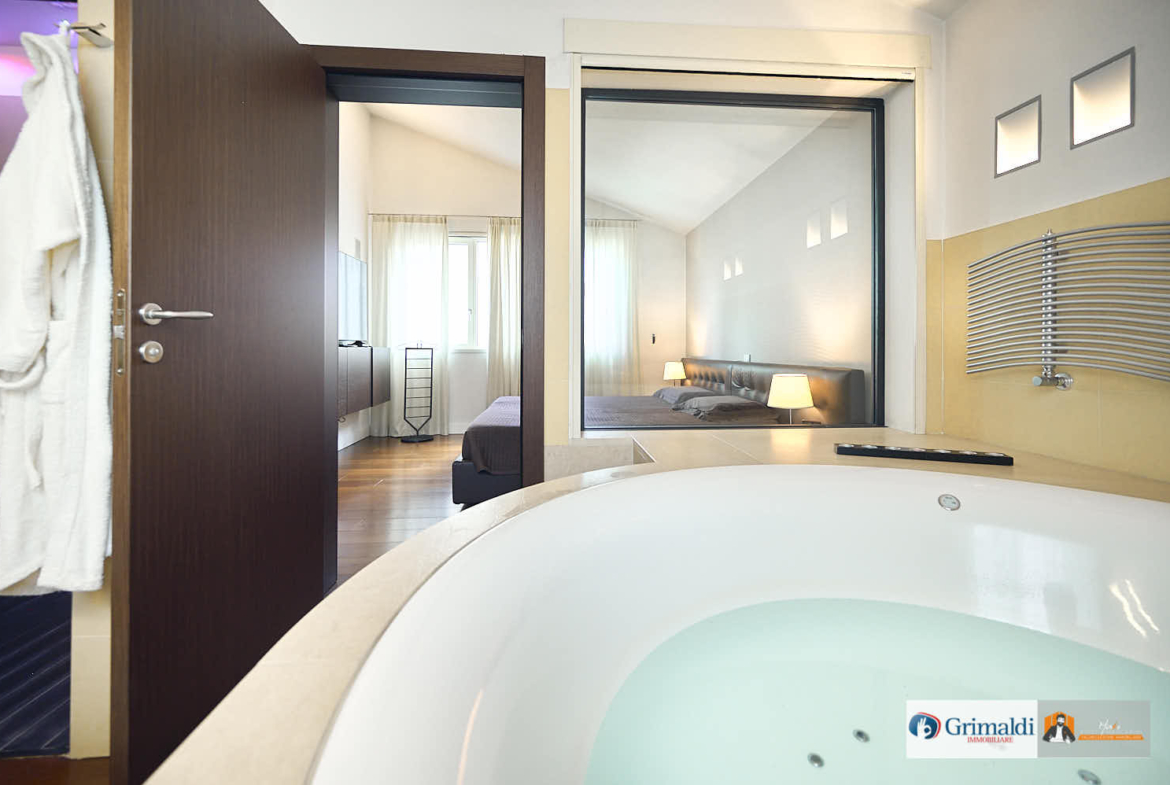 VILLA di DESIGN con PISCINA PANORAMICA e ASCENSORE PRIVATO | LUSSO e PRIVACY a CASALECCHIO di RENO