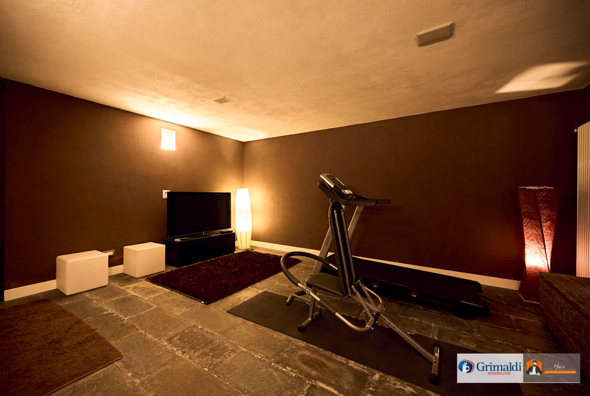 VILLA di DESIGN con PISCINA PANORAMICA e ASCENSORE PRIVATO | LUSSO e PRIVACY a CASALECCHIO di RENO