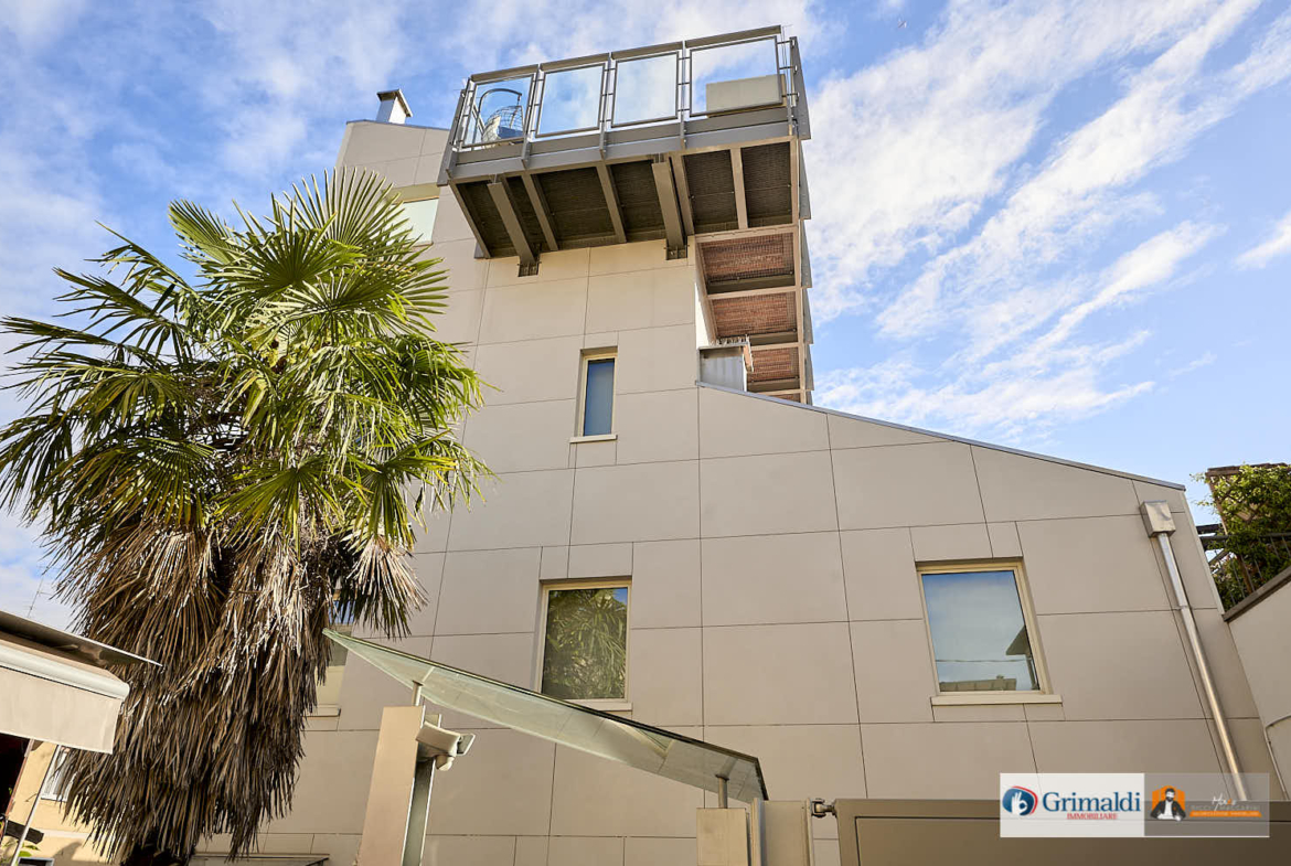 VILLA di DESIGN con PISCINA PANORAMICA e ASCENSORE PRIVATO | LUSSO e PRIVACY a CASALECCHIO di RENO