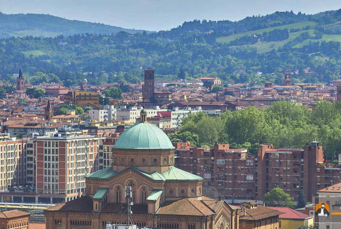 BILOCALE RISTRUTTURATO con DOPPIO INGRESSO | In PIAZZA dell’UNITÀ a BOLOGNA