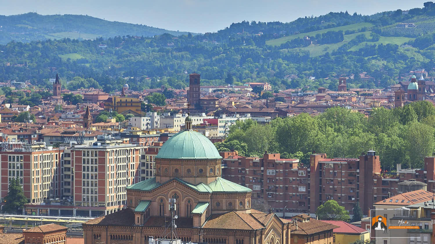 BILOCALE RISTRUTTURATO con DOPPIO INGRESSO | In PIAZZA dell’UNITÀ a BOLOGNA